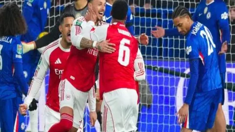 库里三双难阻掘金逆袭，勇士五连败延续