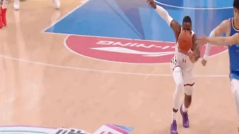 “皇马防线受创，门将群空缺：阵容不稳问题凸显”